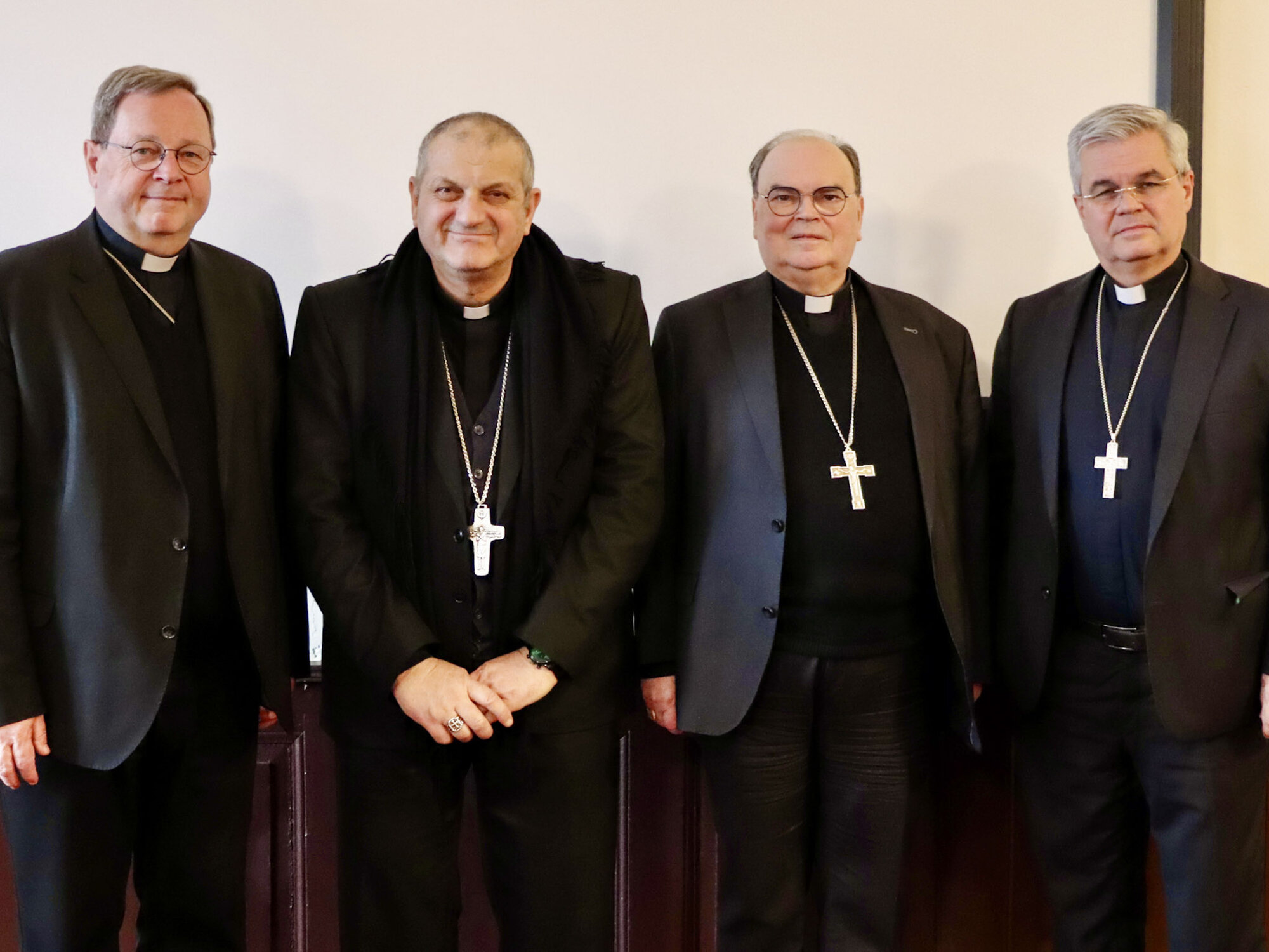(v.l.) DBK-Vorsitzender Bischof Dr. Georg Bätzing, Erzbischof Jacques Mourad, Bischof Dr. Bertram Meier, Erzbischof Dr. Udo Markus Bentz (Foto: Marko Orlovic / DBK)