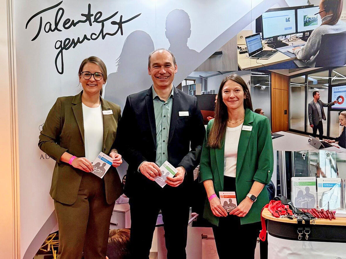 Das Team des diözesanen Fachbereichs Recruiting auf der Augsburger Jobmesse. (Foto: Evelyn Gawlitza)