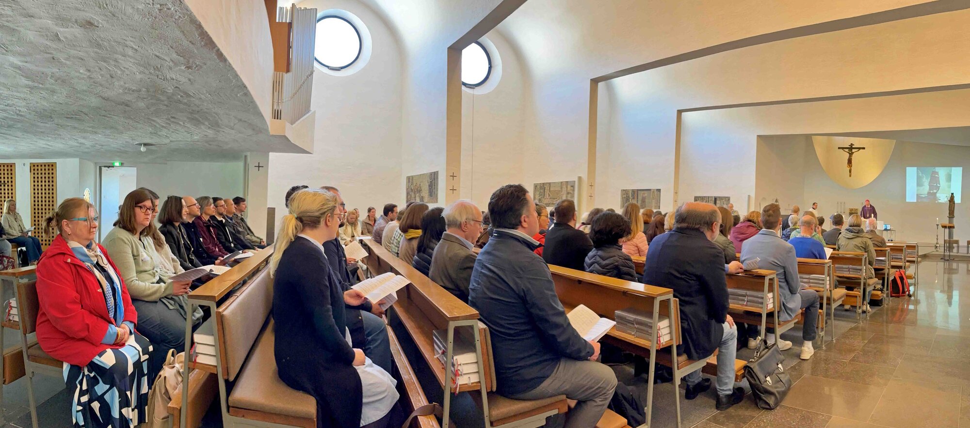 Die Kapelle im Exerzitienhaus war bis zum letzten Platz gefüllt (Foto Abteilung Schule und Religionsunterricht)