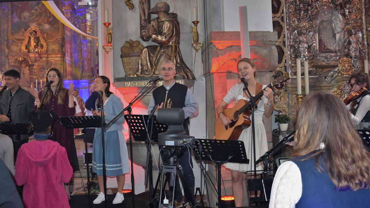 Die Band sorgte für gute Stimmung während des Gottesdienstes.