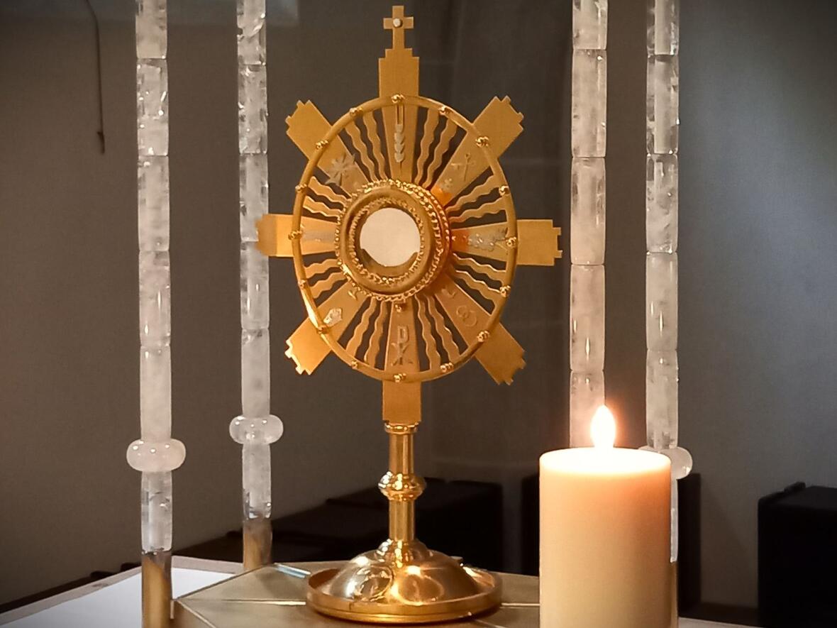 Das Allerheiligste in der Andreaskapelle: Eucharistische Anbetung jeden Tag (Foto: Elisabeth Weiß / Abteilung Evangelisierung)