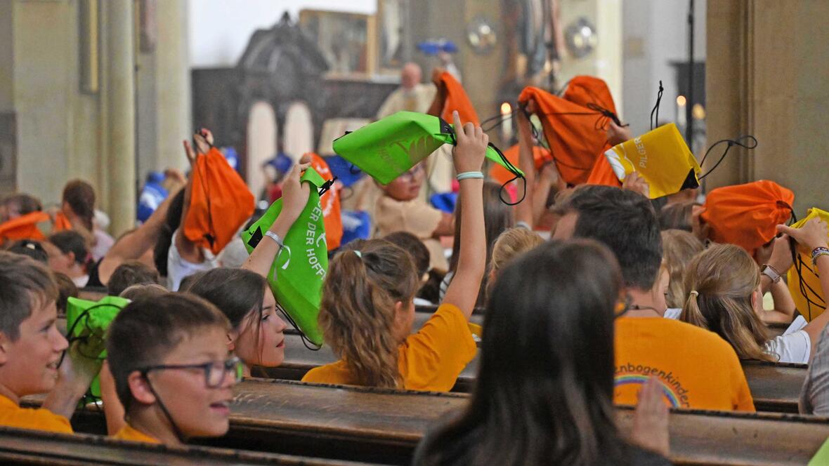 Kinderchöre als Hoffnungsbringer. (Fotos: Leander Stork / pba)
