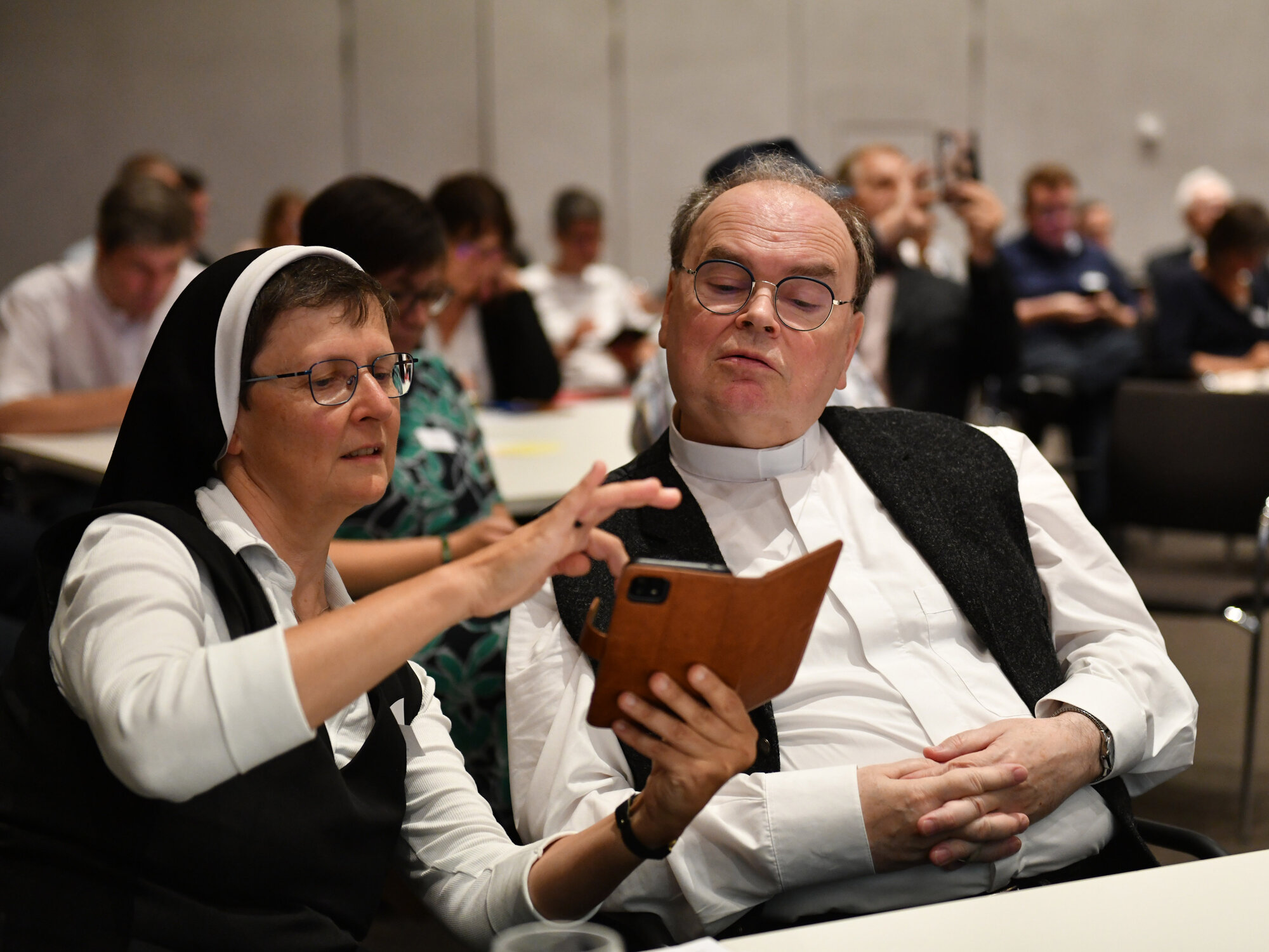 Die Arbeit mit dem Smartphone war bei der Veranstaltung immer wieder gefragt.
