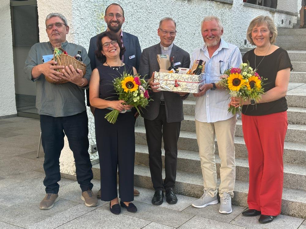 Bei der Sommerserenade im Exerzitienhaus St. Paulus in Leitershofen wurden auch verdiente Mitarbeiterinnen und Mitarbeiter verabschiedet. (Foto: Exerzitienhaus) 