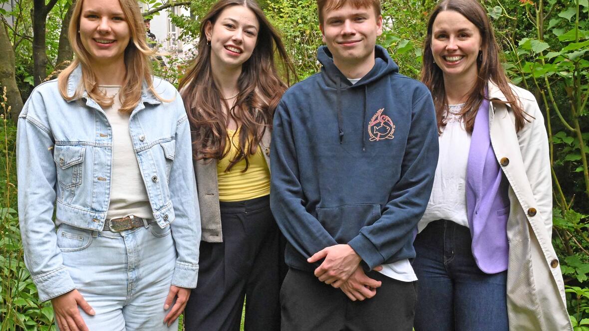 (v.l.) Lilly Schmid, Ronja Schneider und Simon Haug haben unter Anleitung von Kim Laura Reicherter (r.) am FSJ in der Pastoral teilgenommen. (Fotos: Leander Stork / pba)