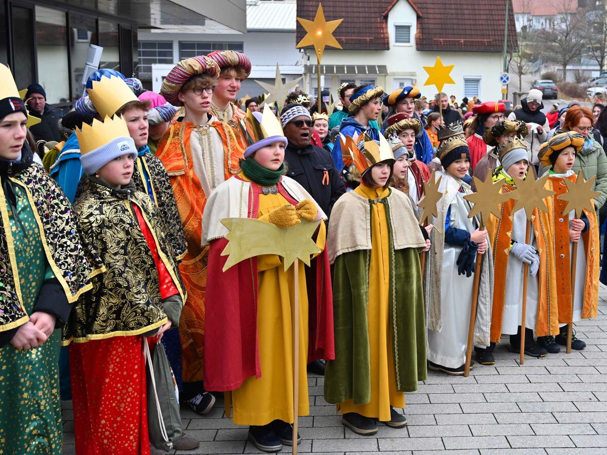 Am 30. Dezember begann in Burgau die diözesane Sternsingeraktion. 3,6 Millionen Euro kamen dabei zusammen. (Foto: Leander Stork / pba)