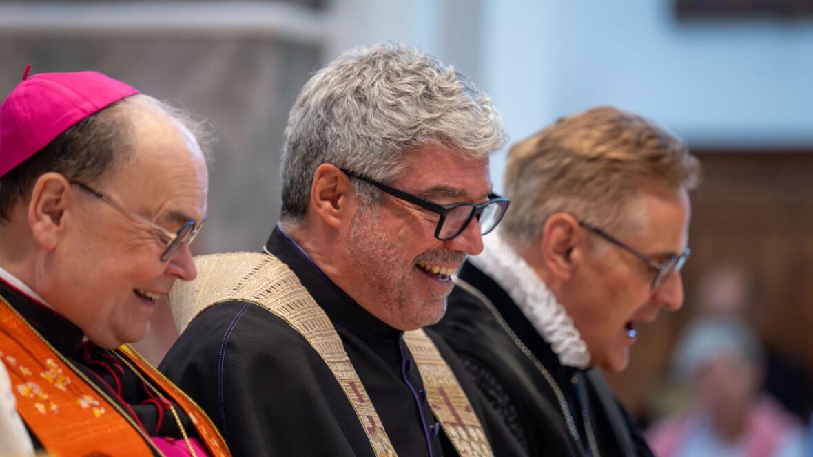 Ökumenisch vereint (v.l.): Bischof Dr. Bertram Meier, Stadtdekan Helmut Haug und Dekan Frank Kreiselmeier (Fotos: Julian Schmidt / pba)