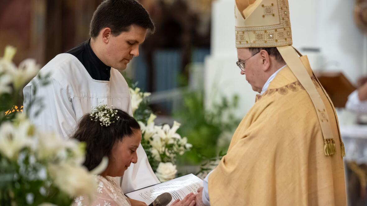 "Das Leben eng mit Christus verbinden": In der Jungfrauenweihe ging Sema Onar symbolisch die Vermählung mit Christus ein (Fotos: Julian Schmidt / pba)