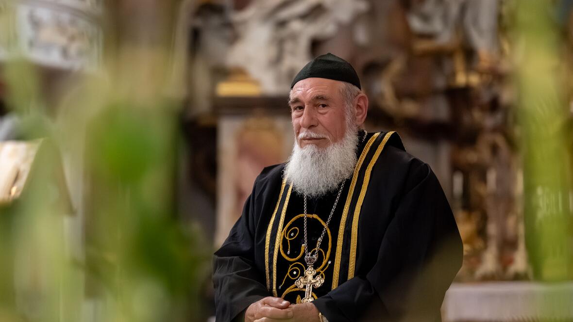 Auch ein syrisch-orthodoxer Priester nahm an der Feier teil.