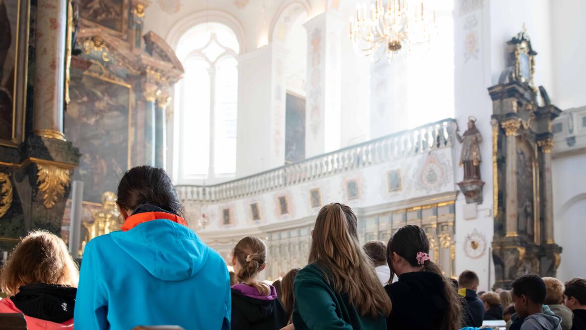 Der Festgottesdienst fand in der Basilika St. Peter gleich neben dem Campus statt.