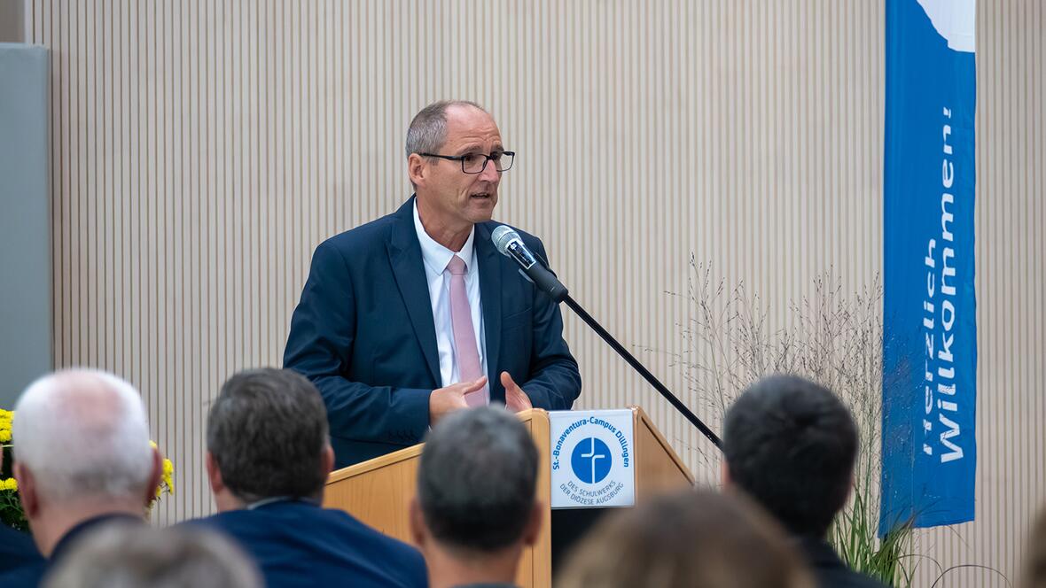 Schulwerksdirektor Peter Kosak erzählte von den schwierigen Bedingungen, unter denen der Campus entstand.