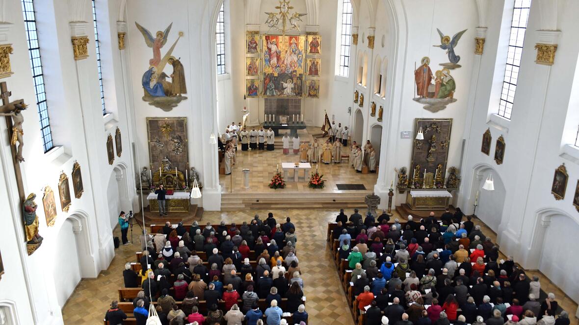 Fast 500 Teilnehmerinnen und Teilnehmer kamen heuer zum 75. Diözesanmesnertag nach Mindelheim und füllten die Kirchenbänke von St. Stephan. (Fotos: Nicolas Schnall / pba)