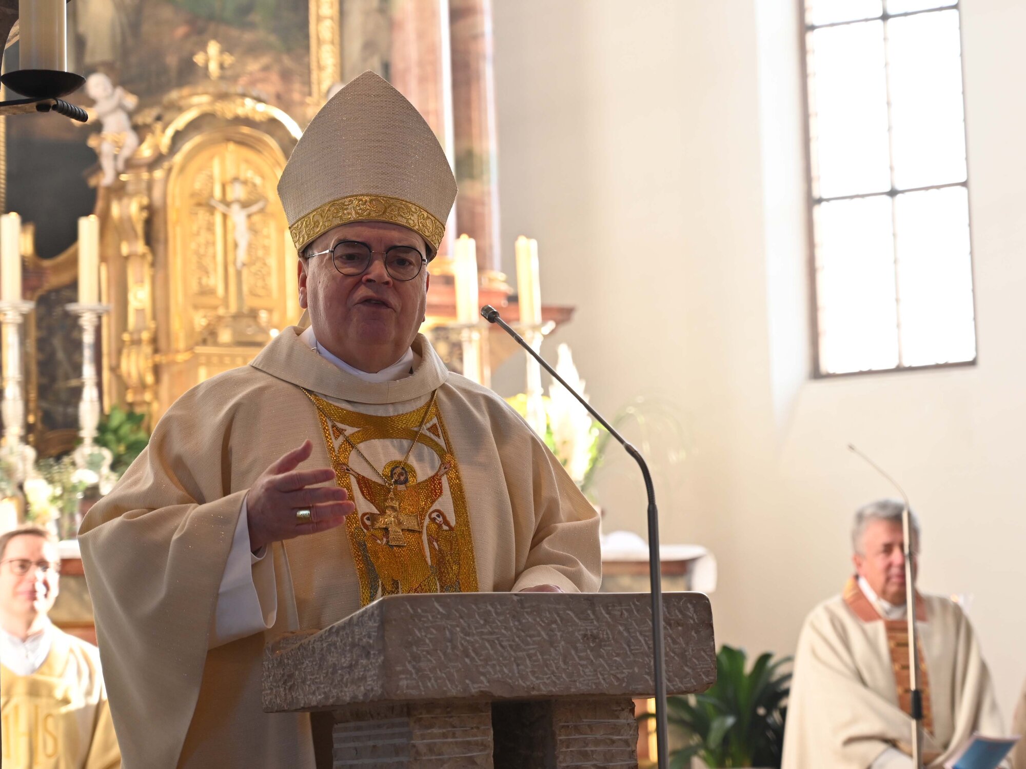 Stabübergabe im Bischöflichen Jugendamt (Foto Maria Rösch_pba) 2