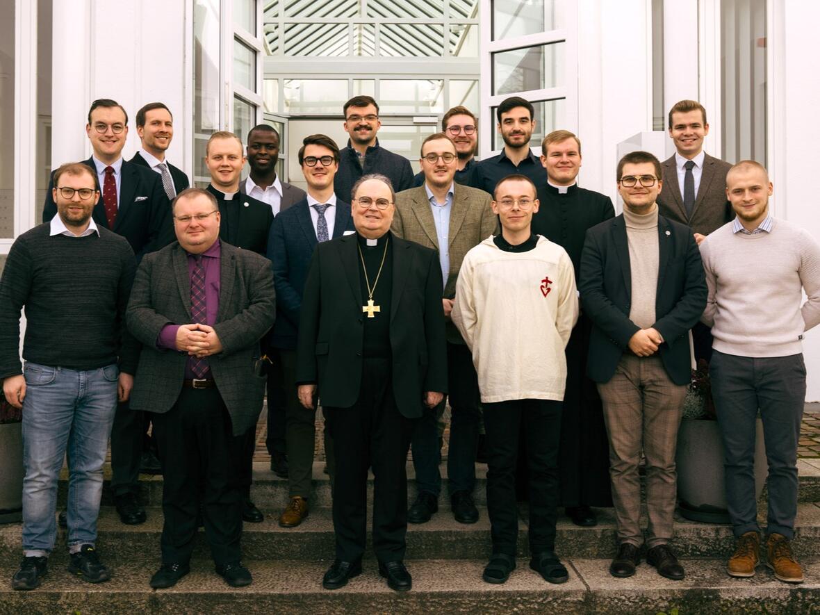 Bischof Bertram mit den Teilnehmern des Seminaristensprechertags in Augsburg (Fotos: Josef Kuhn)