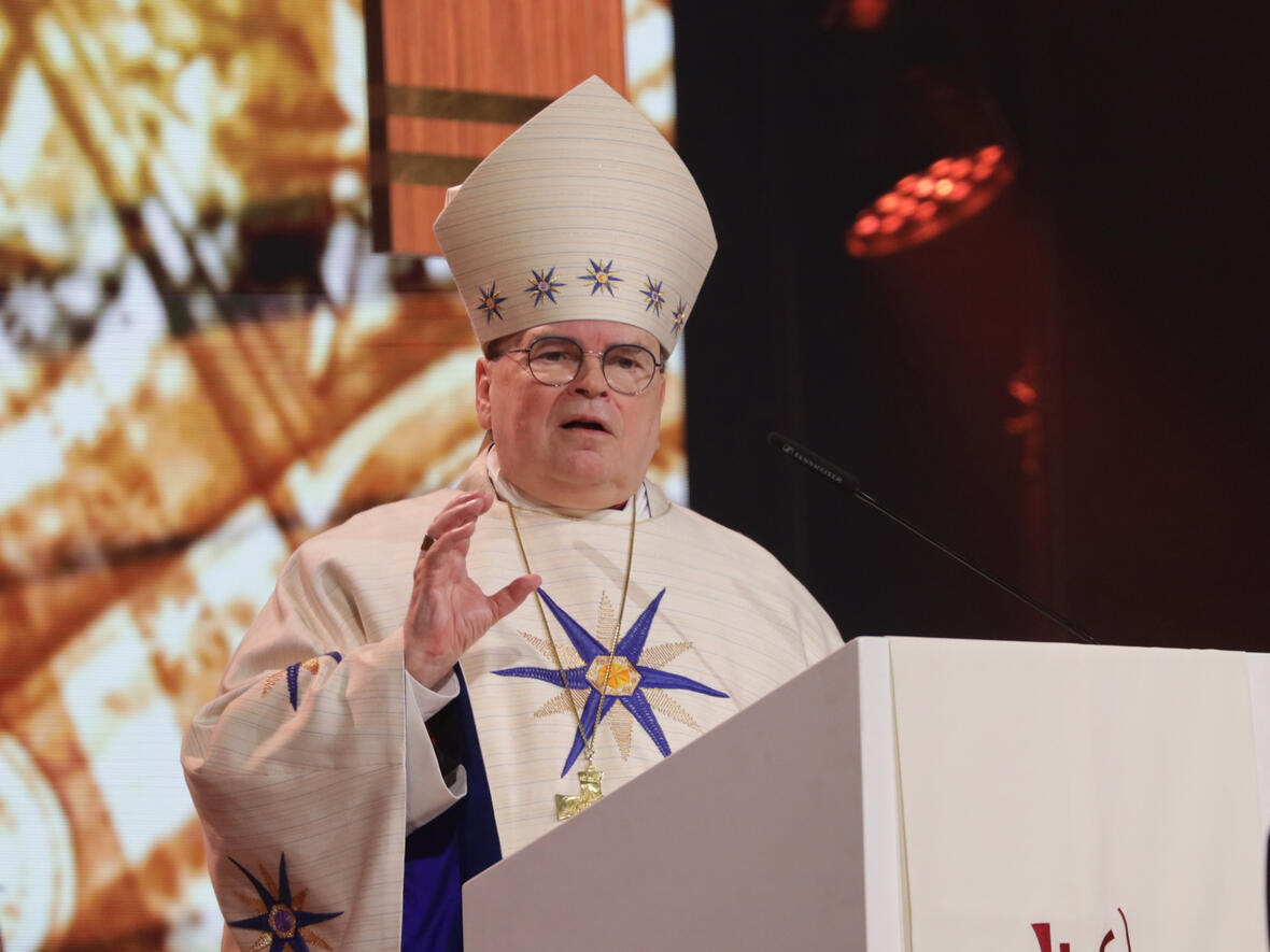 Bischof Bertram auf der „MEHR“-Konferenz in Augsburg (Foto: Annette Zoepf/pba).