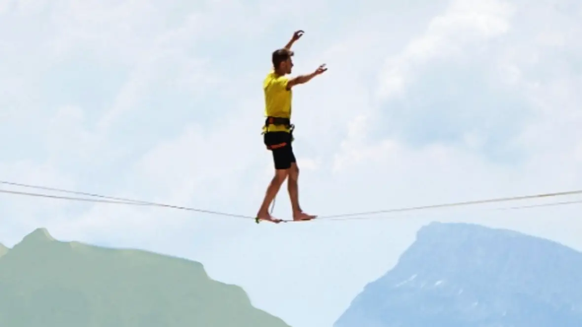 "Was trägt? Mentale Gesundheit in der kirchlichen Jugendarbeit" (Symbolbild: Adobe Stock / Roman SIgaev)