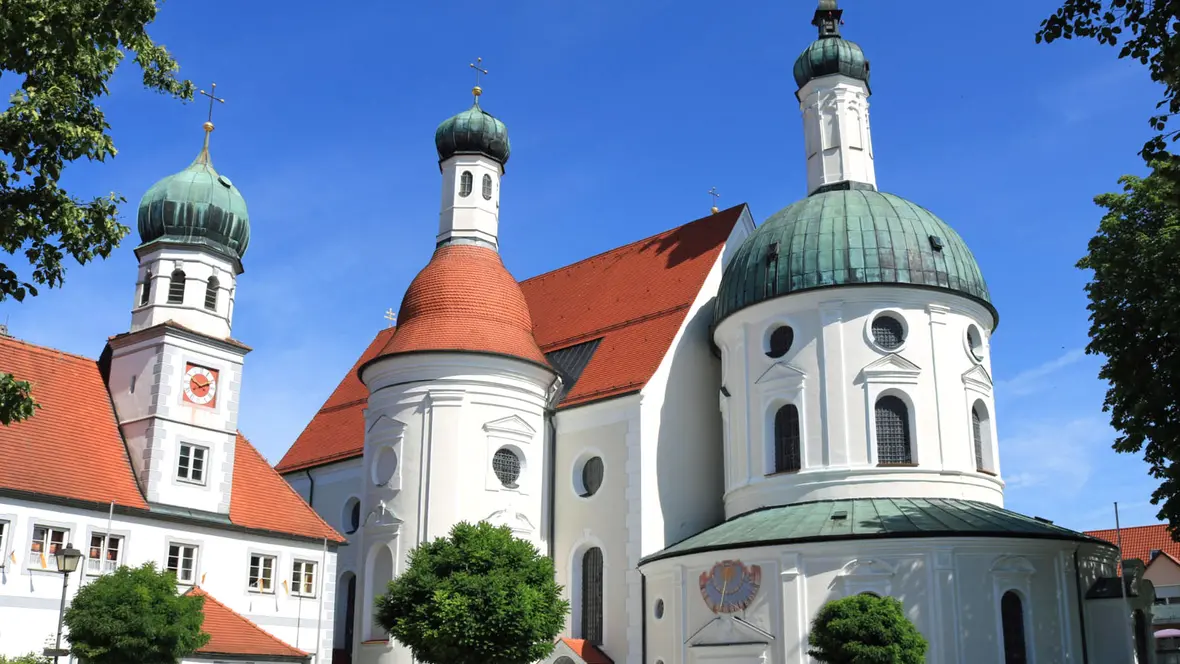 Die Wallfahrtskirche Maria Hilf in Klosterlechfeld, die bis 1993 von Franziskanern seelorgerisch betreut wurde. (Foto: Peter C. Düren)