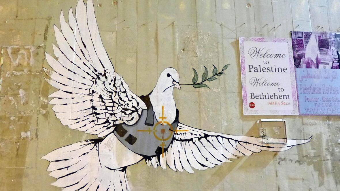 Friedenstauben-Graffito auf einer Wand in Bethlehem (Foto: Michael Rösch / pfarrbriefservice.de)