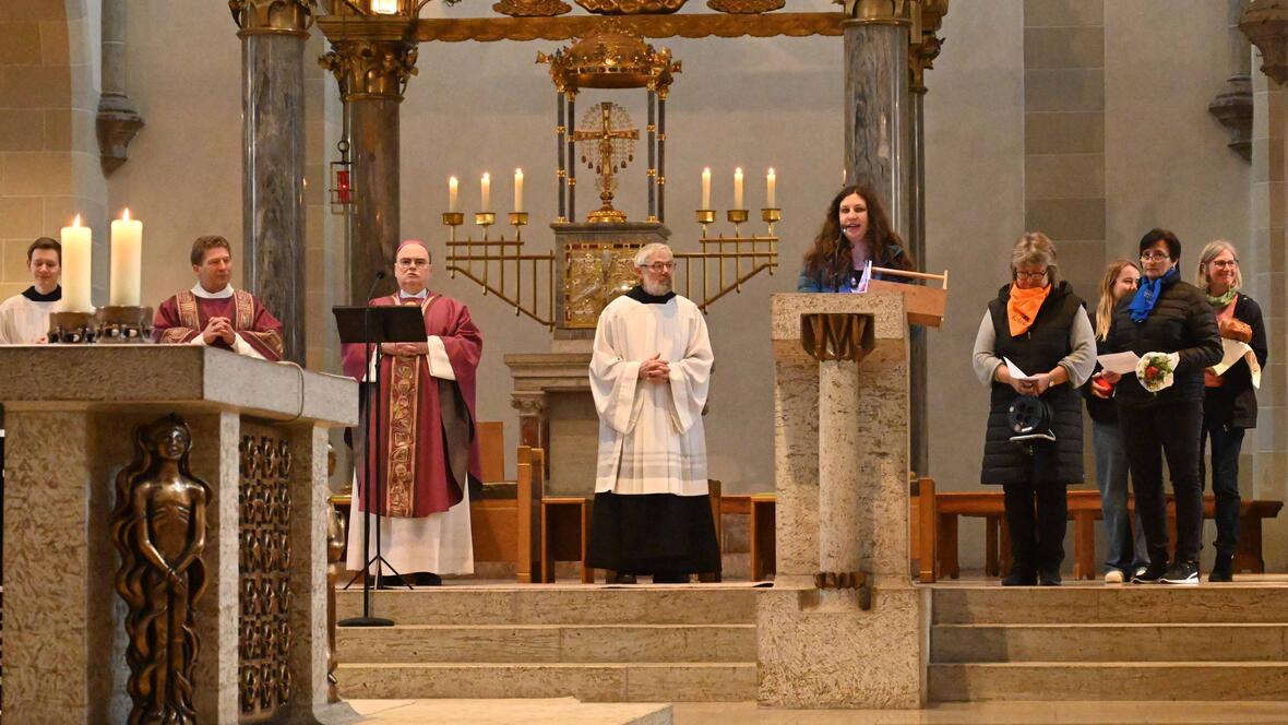 Die Fürbitten wurden von den Verbänden im Bistum Augsburg vorbereitet. Sie griffen das diesjährige Thema "Arbeitswelt" auf. (Fotos: Maria Rösch_pba)   