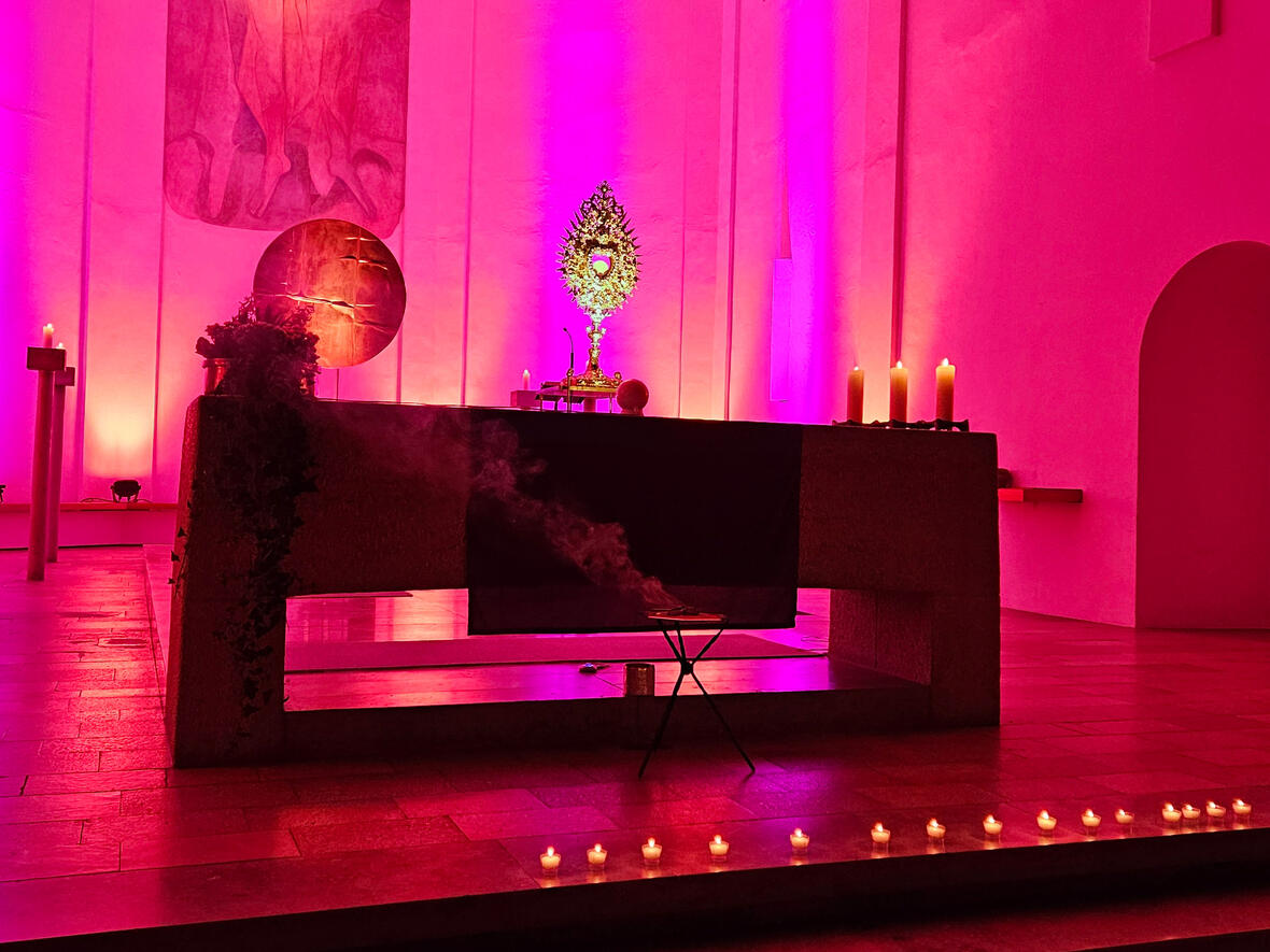 Im stillen Gebet dem Osterfest entgegen gehen. Das gelingt bei Abenden der Versöhnung. (Foto: Maria Rösch / pba)