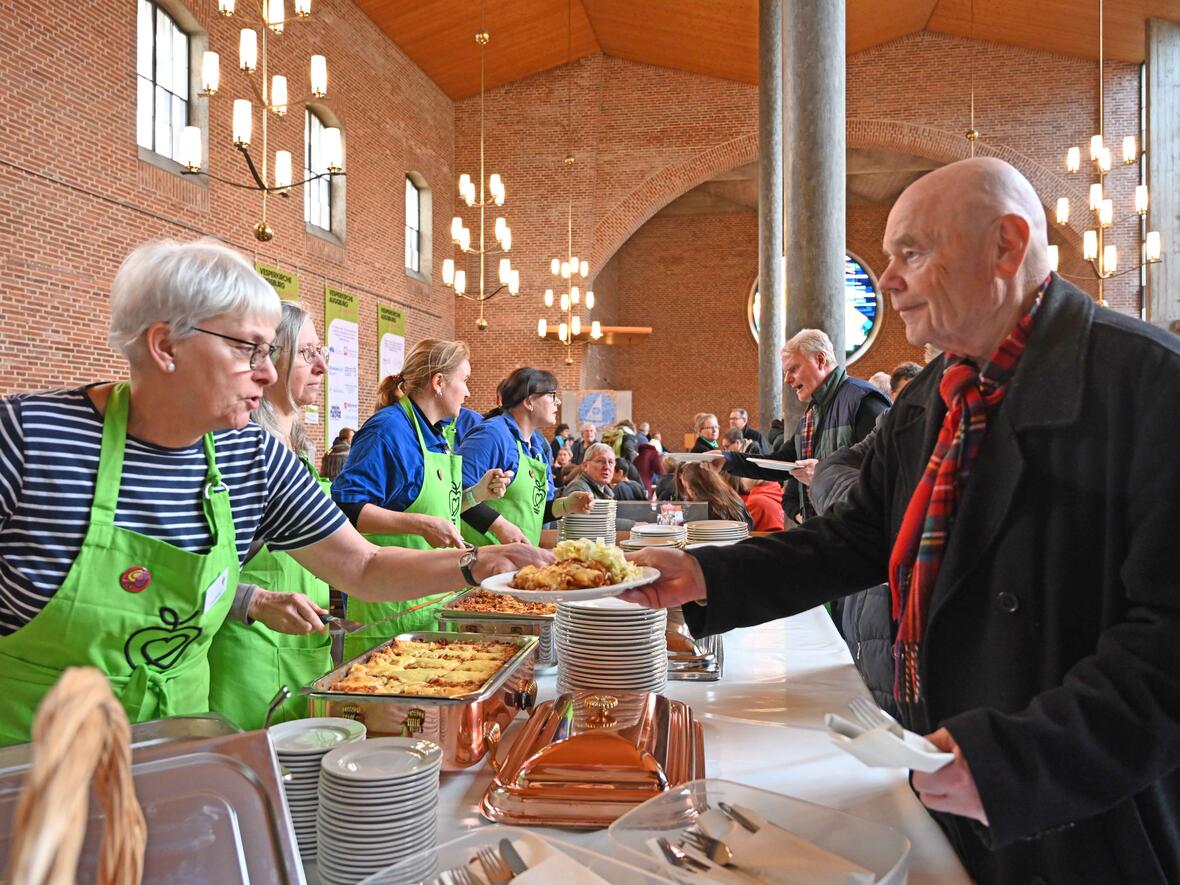In ökumenischer Verbundenheit schaffen katholische und evangelische Kirche in Augsburg einen Raum der Begegnung. (Foto: Maria Rösch / pba)