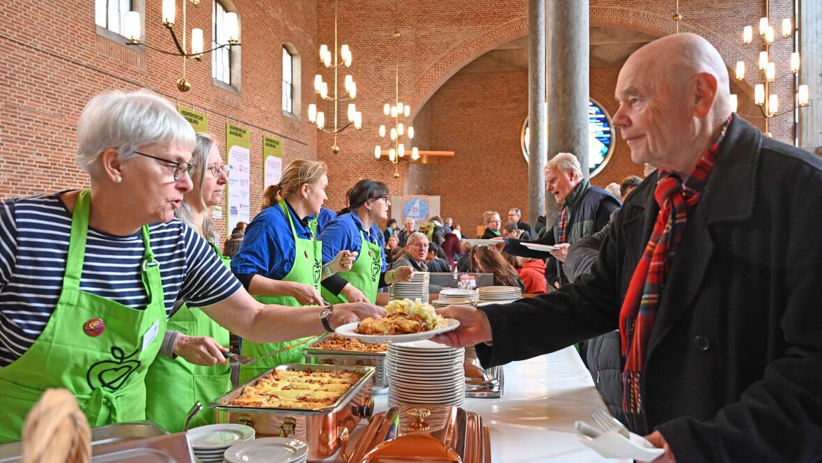 In ökumenischer Verbundenheit schaffen katholische und evangelische Kirche in Augsburg einen Raum der Begegnung. (Foto: Maria Rösch / pba)