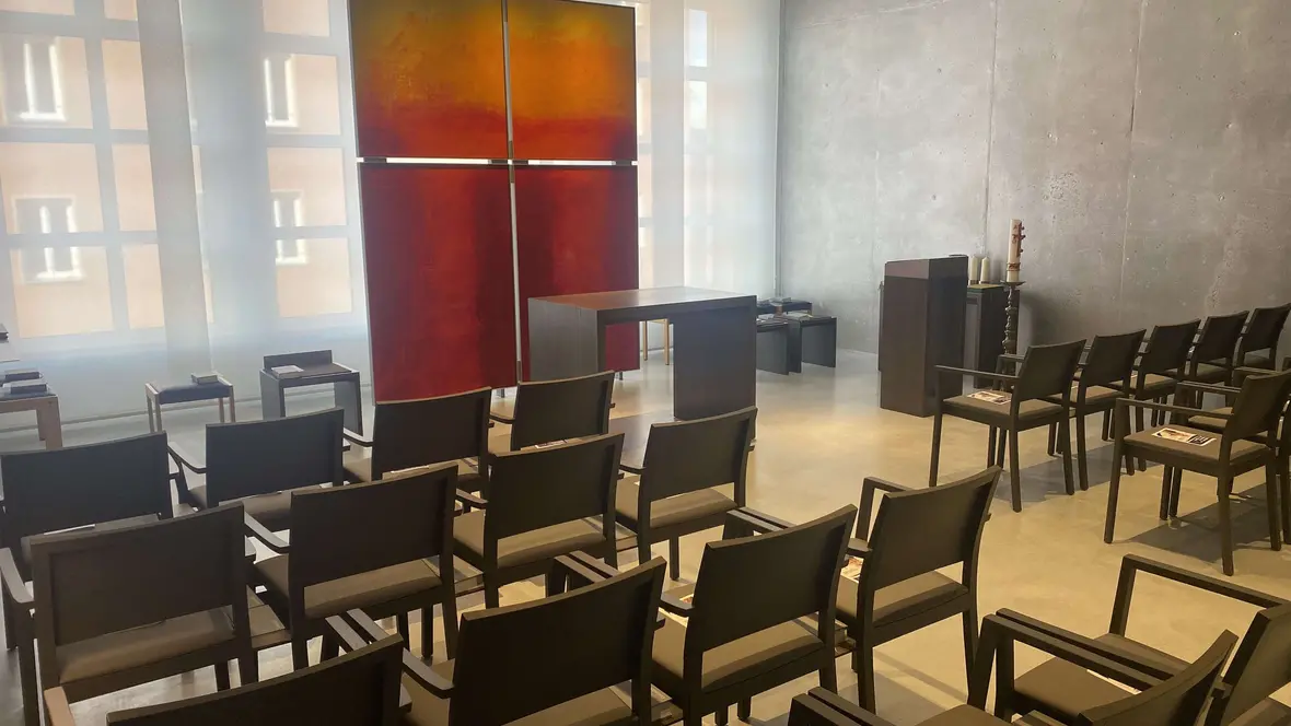 Das Klinik Vincentinum hat ab sofort wieder eine Kapelle, in der sich die Patientinnen und Patienten im Gebet seelisch stärken können. (Foto: Melanie Egermann / Vincentinum) 