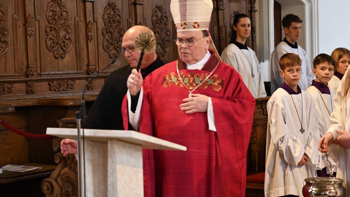 Auch der Ambo erhielt den bischöflichen Segen.