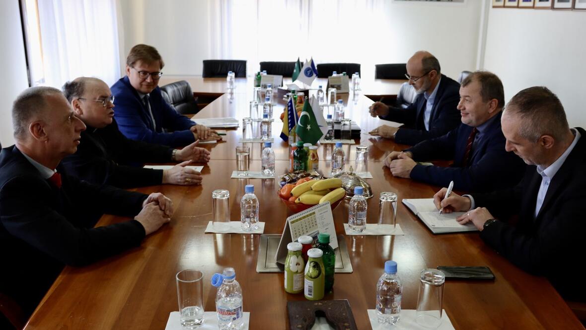 Viele Gespräche und der interreligiöse Dialog prägten die Sarajevo-Reise des Bischofs, wie hier an der Fakultät für Islamische Studien an der Universität Sarajevo (Fotos: Marko Orlovic / DBK)