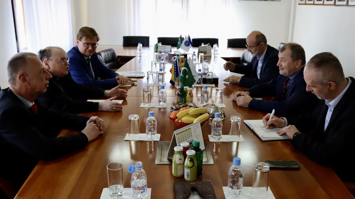 Viele Gespräche und der interreligiöse Dialog prägten die Sarajevo-Reise des Bischofs, wie hier an der Fakultät für Islamische Studien an der Universität Sarajevo (Fotos: Marko Orlovic / DBK)