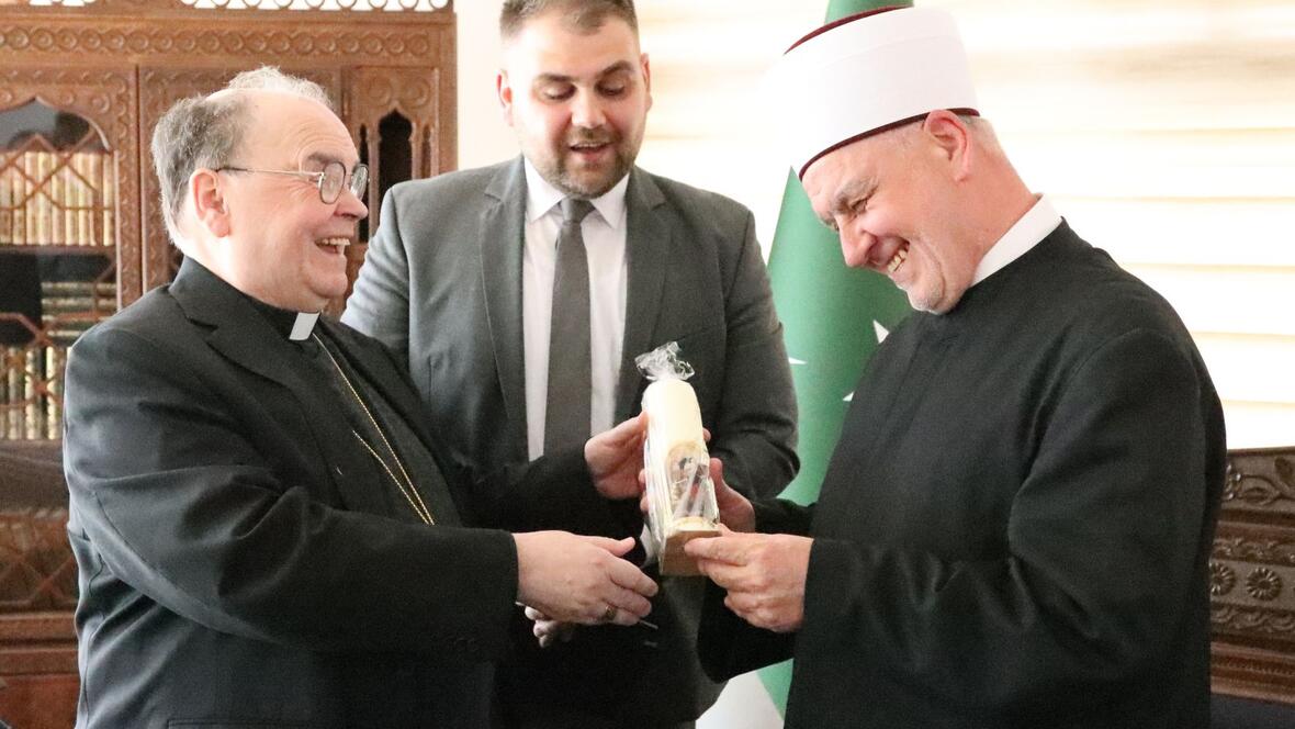 Beim Treffen mit dem bosnischen Großmufti Reisul-ulema Husein Kavazović unterstrich Bischof Bertram die Bedeutung, im Dialog miteinander zu bleiben.