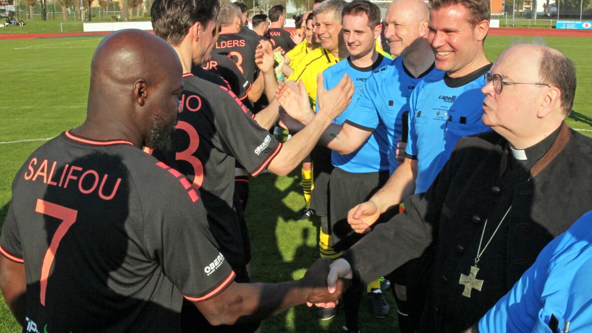 Vatikanische Ballkünstler entzaubert - Doch die wahren Sieger standen nicht auf dem Platz