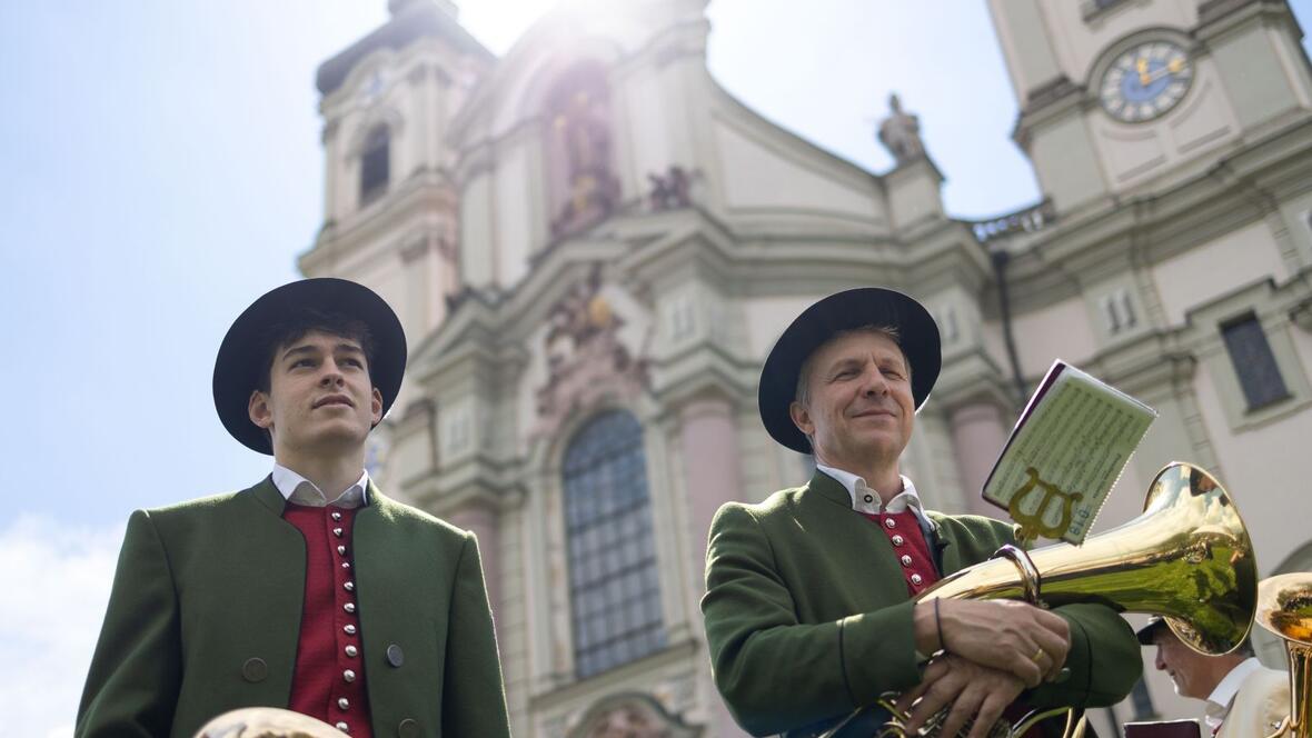 "Spielt zum Ruhm seines Namens": Pontifikalgottesdienst zum Jubiläum des Allgäu-Schwäbischen Musikbunds in Ottobeuren (Fotos: Julian Schmidt / pba)