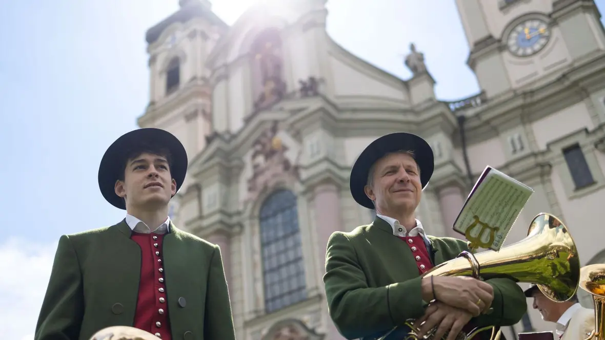 "Spielt zum Ruhm seines Namens": Pontifikalgottesdienst zum Jubiläum des Allgäu-Schwäbischen Musikbunds in Ottobeuren (Fotos: Julian Schmidt / pba)