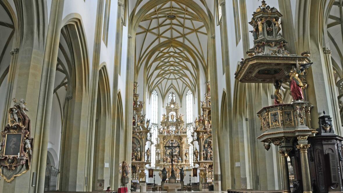 In der Basilika St. Ulrich und Afra werden Jonas Eger, Alexander Grotz, Fabian Hotter und Daniel Ulbrich am Samstag, 2. Mai, zu Diakonen geweiht. (Foto: Nicolas Schnall / pba) 
