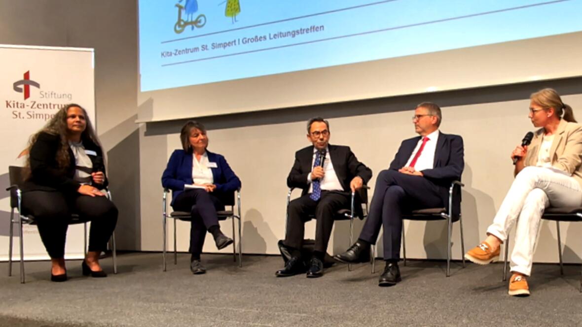 Bei einer Podiumsdiskussion waren die Kita-Leitungen nicht nur eingeladen zuzuhören, sondern ausdrücklich dazu ermutigt, sich aktiv einzubringen. (Fotos: Kita-Zentrum St. Simpert)