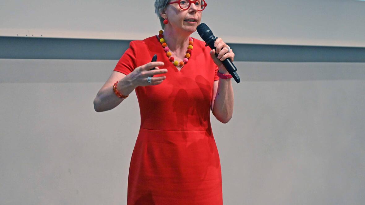 Kabarettistin Theresia Zettler sorgte für eine heitere Stimmung.