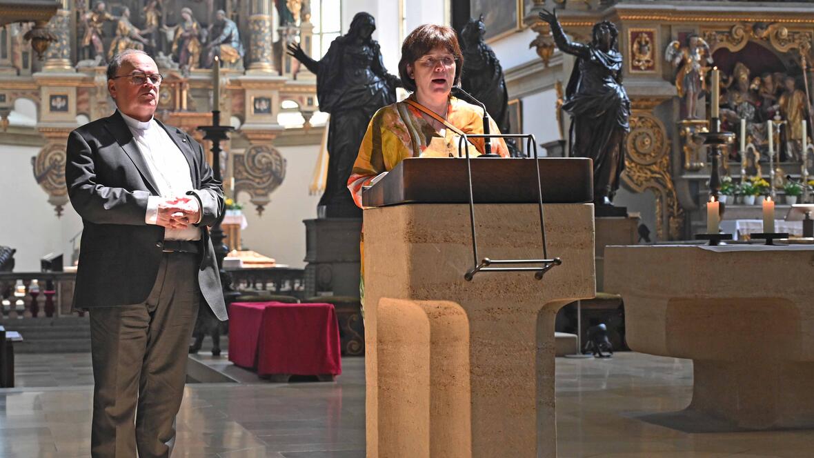 Das Mittagsgebet fand aufgrund der hohen Teilnehmerzahl in der Ulrichsbasilika statt.