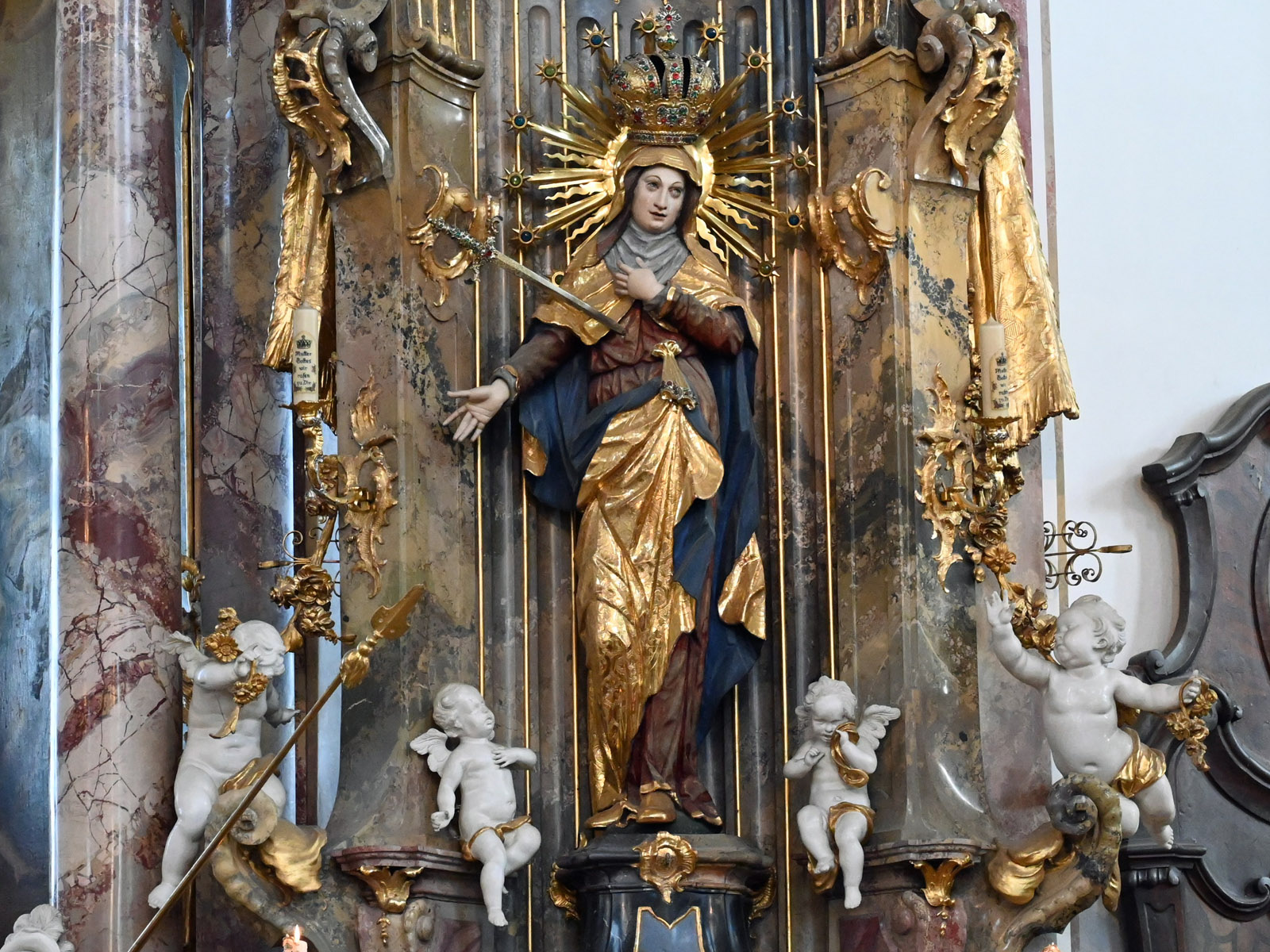 Die Schmerzhafte Muttergottes in der Wallfahrtskirche.
