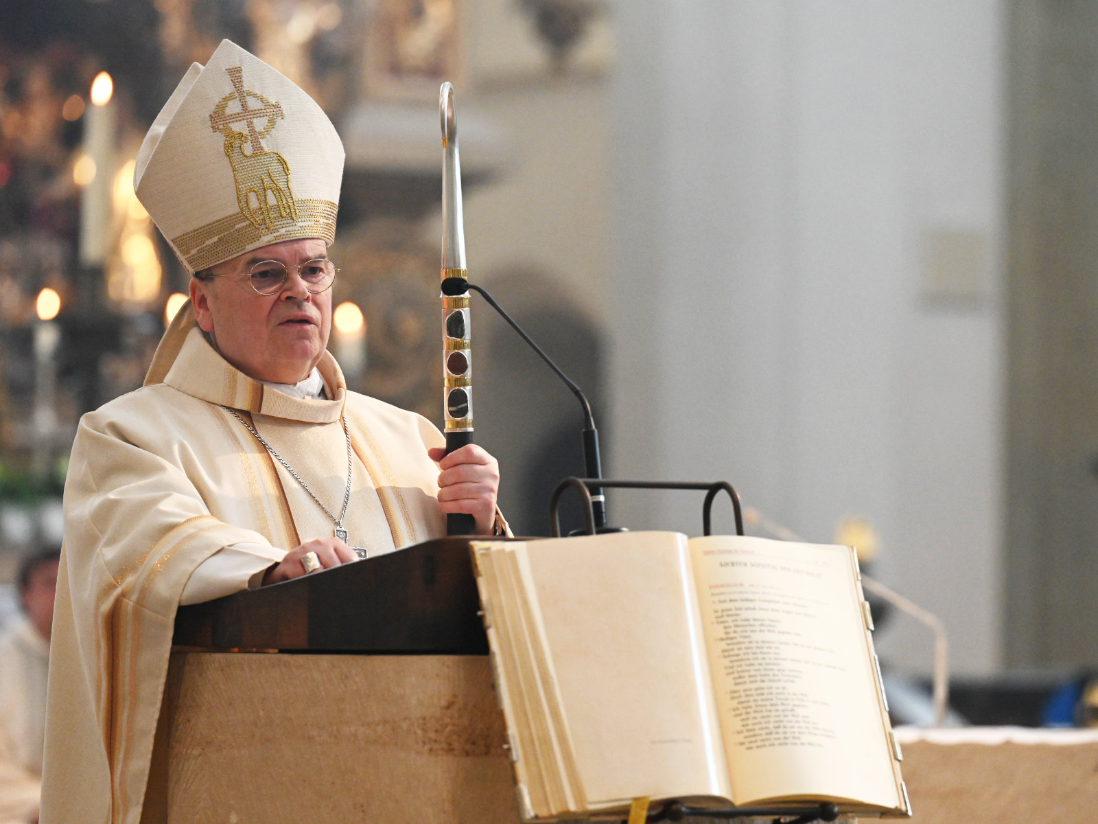 Bischof Bertram betonte in seiner Predigt den hohen Stellenwert der Polizeiseelsorge.